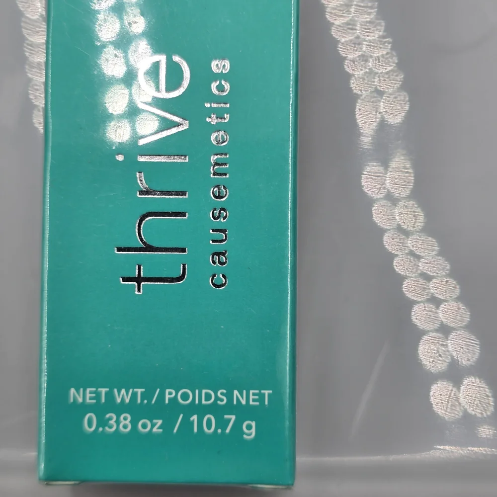 T•h•r•i•v•e Cosmetics Lash Exrending Mascara with Tubing Technology